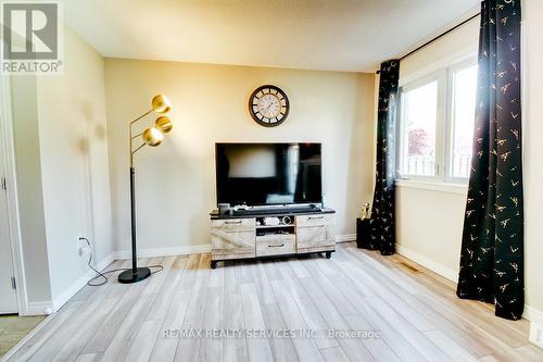 21 Faith Boulevard, St. Thomas, ON - Indoor Photo Showing Living Room