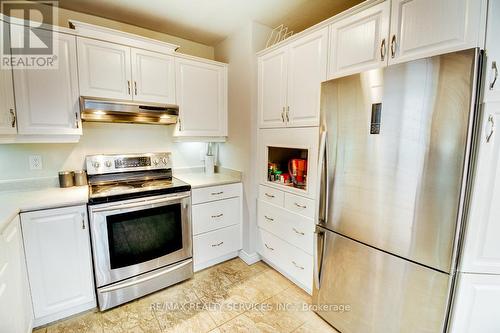 21 Faith Boulevard, St. Thomas, ON - Indoor Photo Showing Kitchen