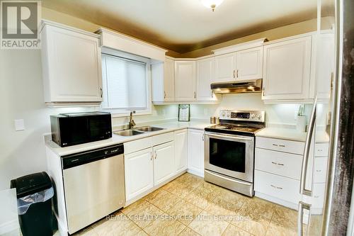 21 Faith Boulevard, St. Thomas, ON - Indoor Photo Showing Kitchen With Double Sink
