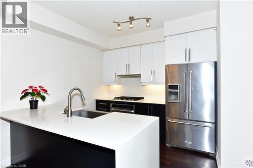 4080 Parkside Village Drive Unit# 3, Mississauga, ON - Indoor Photo Showing Kitchen With Upgraded Kitchen