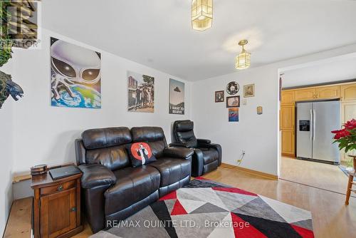 94 Maple Street, Trent Hills (Campbellford), ON - Indoor Photo Showing Living Room