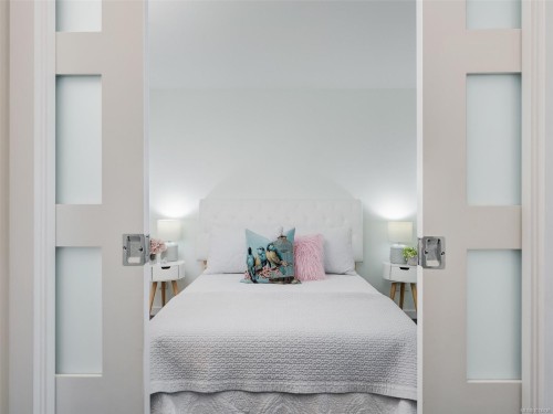 305-517 Fisgard St, Victoria, BC - Indoor Photo Showing Bedroom