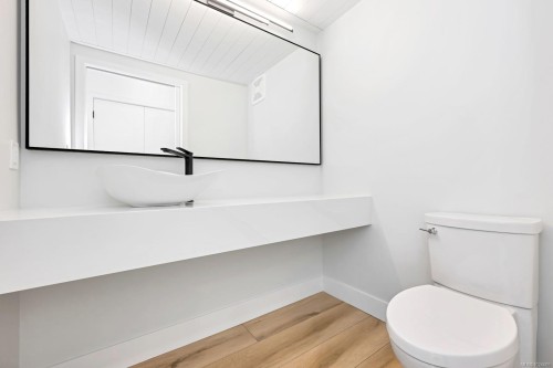 8394 Sa-Seen-Os Rd, Youbou, BC 