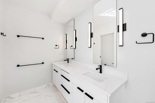 8394 Sa-Seen-Os Rd, Youbou, BC 