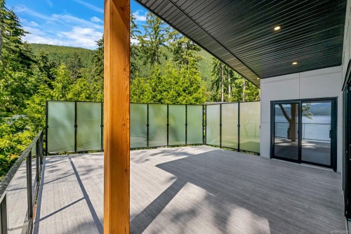 8394 Sa-Seen-Os Rd, Youbou, BC 