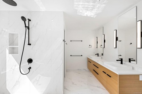 8394 Sa-Seen-Os Rd, Youbou, BC 