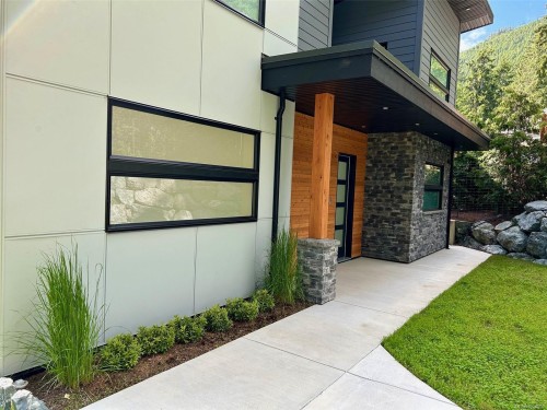 8394 Sa-Seen-Os Rd, Youbou, BC 