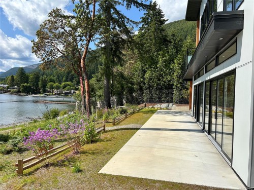 8394 Sa-Seen-Os Rd, Youbou, BC 