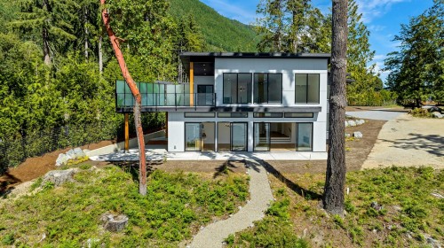 8394 Sa-Seen-Os Rd, Youbou, BC 