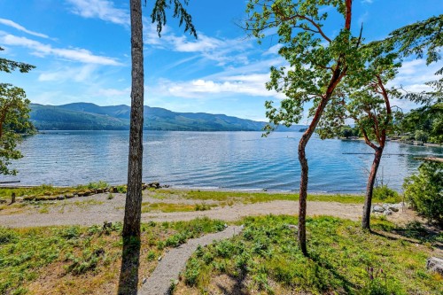 8394 Sa-Seen-Os Rd, Youbou, BC 