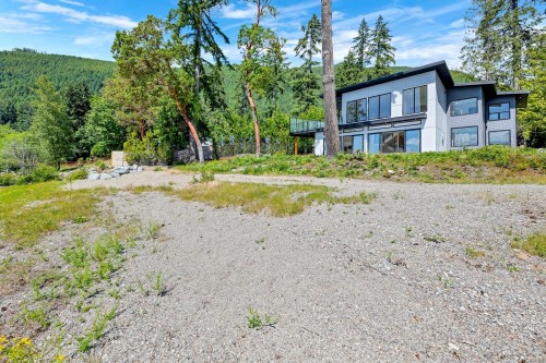 8394 Sa-Seen-Os Rd, Youbou, BC 