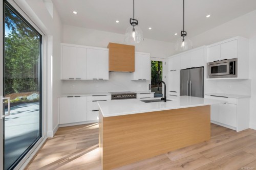 8394 Sa-Seen-Os Rd, Youbou, BC 