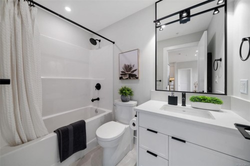 111-1810 Selenite Pl, Langford, BC - Indoor Photo Showing Bathroom
