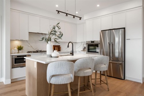 111-1810 Selenite Pl, Langford, BC - Indoor Photo Showing Kitchen With Upgraded Kitchen
