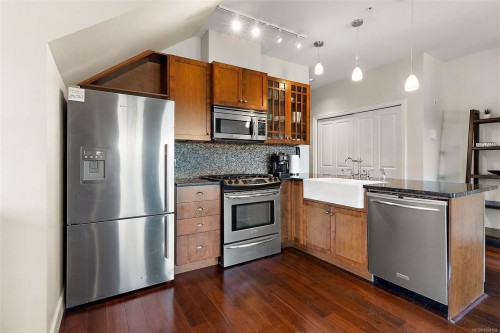 407-2006 Troon Crt, Langford, BC - Indoor Photo Showing Kitchen