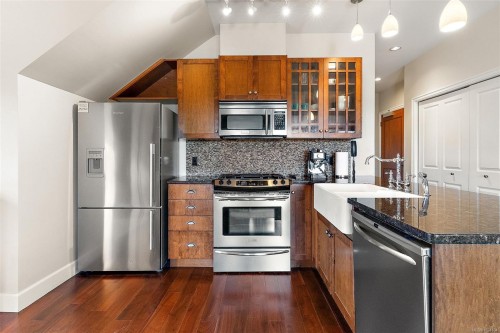 407-2006 Troon Crt, Langford, BC - Indoor Photo Showing Kitchen With Upgraded Kitchen
