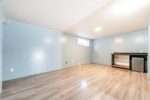 Salle familiale - 1414 Rue Du Souvenir, Saint-Eustache, QC - Indoor