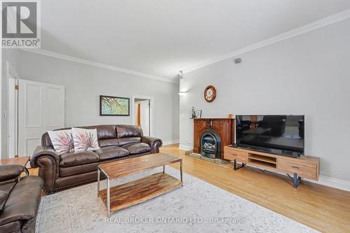 664 Olde Victoria Street, Kincardine, ON - Indoor Photo Showing Living Room
