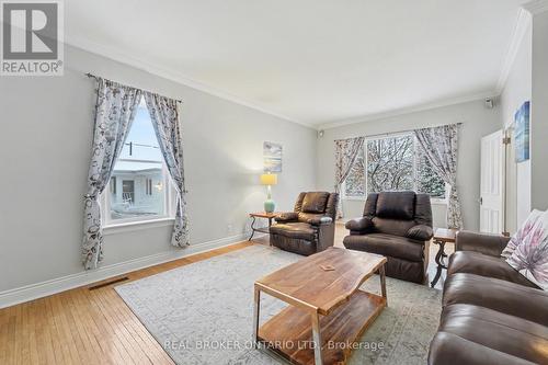 664 Olde Victoria Street, Kincardine, ON - Indoor Photo Showing Living Room