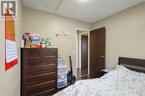 24 Bedford Road Ne, Calgary, AB - Indoor Photo Showing Bedroom