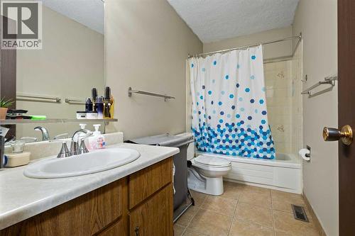 24 Bedford Road Ne, Calgary, AB - Indoor Photo Showing Bathroom