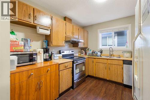 24 Bedford Road Ne, Calgary, AB - Indoor Photo Showing Kitchen With Double Sink