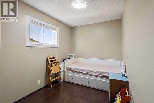 24 Bedford Road Ne, Calgary, AB - Indoor Photo Showing Bedroom