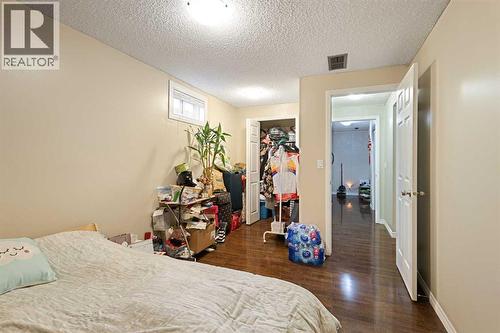 24 Bedford Road Ne, Calgary, AB - Indoor Photo Showing Bedroom