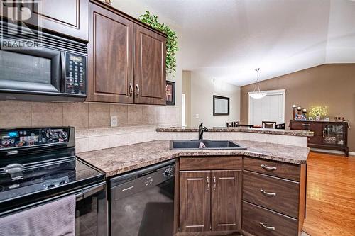 261 Jenner Crescent, Red Deer, AB - Indoor Photo Showing Kitchen