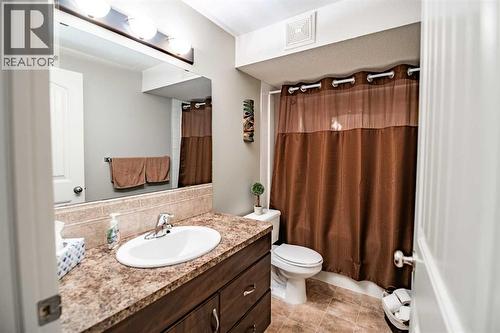 261 Jenner Crescent, Red Deer, AB - Indoor Photo Showing Bathroom