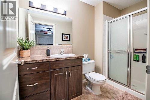 261 Jenner Crescent, Red Deer, AB - Indoor Photo Showing Bathroom