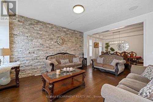 114 Chaumont Drive, Hamilton, ON - Indoor Photo Showing Living Room