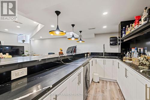 114 Chaumont Drive, Hamilton, ON - Indoor Photo Showing Kitchen