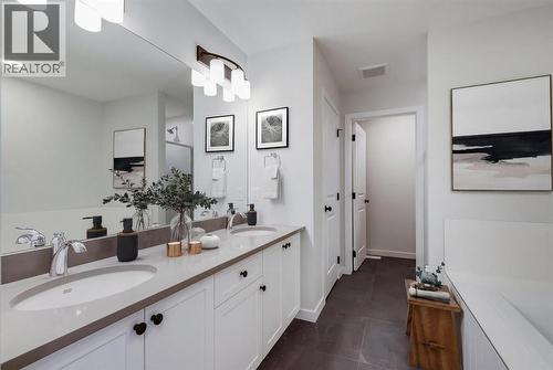 4054 Sawgrass Street Nw, Airdrie, AB - Indoor Photo Showing Bathroom