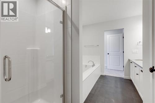 4054 Sawgrass Street Nw, Airdrie, AB - Indoor Photo Showing Bathroom