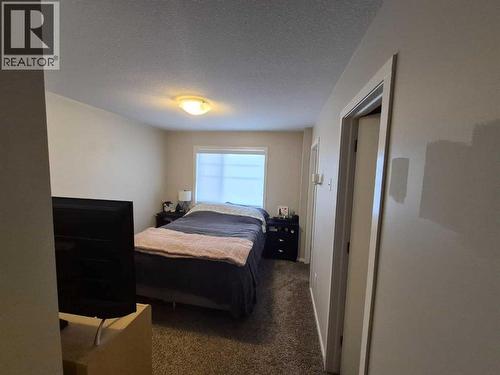 Master Bedroom - 5, 438 Highlands Boulevard W, Lethbridge, AB - Indoor Photo Showing Bedroom