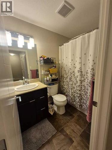 5, 438 Highlands Boulevard W, Lethbridge, AB - Indoor Photo Showing Bathroom