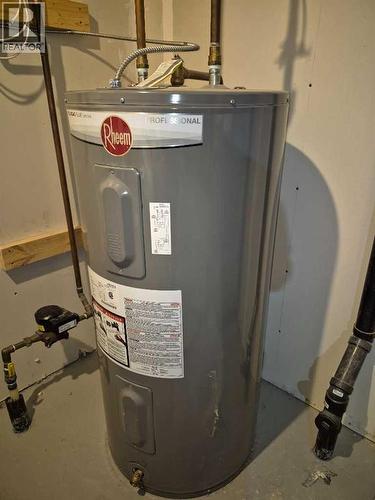 40Gl hot water tank - 5, 438 Highlands Boulevard W, Lethbridge, AB - Indoor Photo Showing Basement