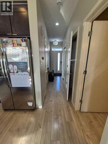 Entry hallway - 5, 438 Highlands Boulevard W, Lethbridge, AB - Indoor Photo Showing Other Room
