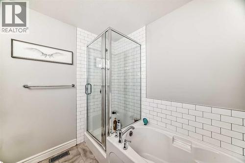 10097 46 Street Ne, Calgary, AB - Indoor Photo Showing Bathroom