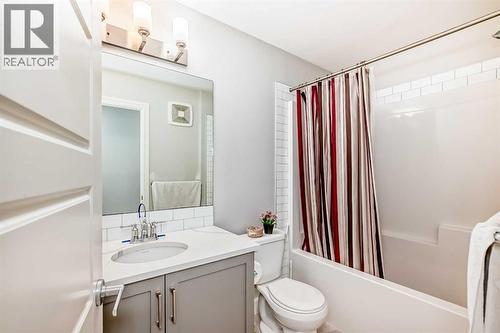 10097 46 Street Ne, Calgary, AB - Indoor Photo Showing Bathroom