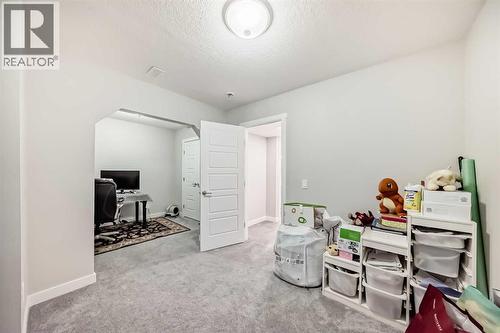 10097 46 Street Ne, Calgary, AB - Indoor