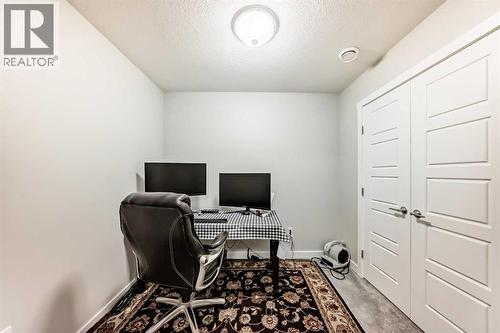 10097 46 Street Ne, Calgary, AB - Indoor Photo Showing Office