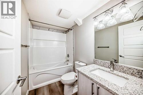 10097 46 Street Ne, Calgary, AB - Indoor Photo Showing Bathroom