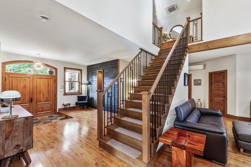 Staircase - 202 Ch. Du Golf, Cowansville, QC - Indoor Photo Showing Other Room