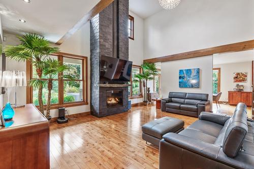 Living room - 202 Ch. Du Golf, Cowansville, QC - Indoor Photo Showing Living Room With Fireplace