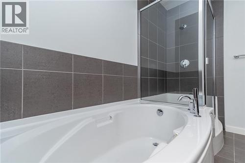 primary ensuite - 1029 1 Avenue Ne, Calgary, AB - Indoor Photo Showing Bathroom