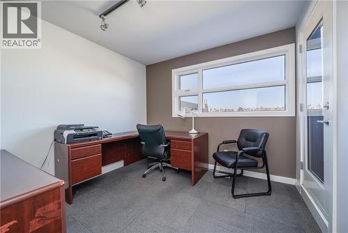 1029 1 Avenue Ne, Calgary, AB - Indoor