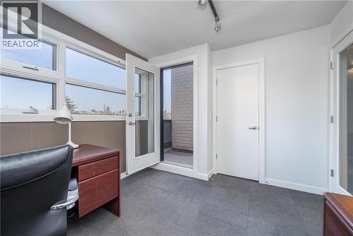 1029 1 Avenue Ne, Calgary, AB - Indoor