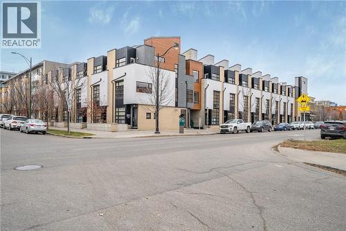 1029 1 Avenue Ne, Calgary, AB - Outdoor